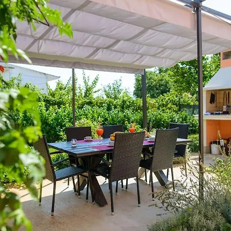 Dom wakacyjny Charming House *
